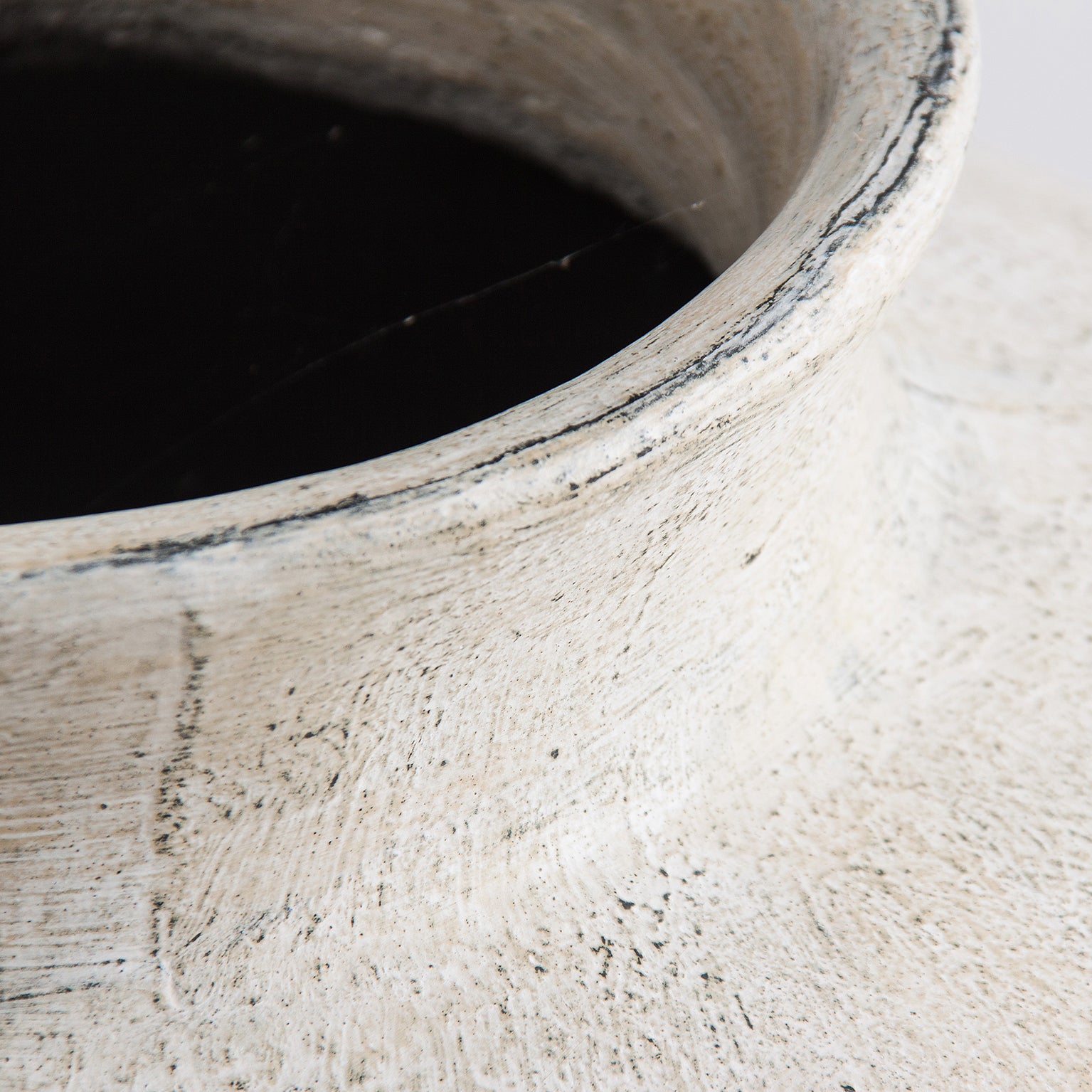 ARTEMISA AMPHORA VASE